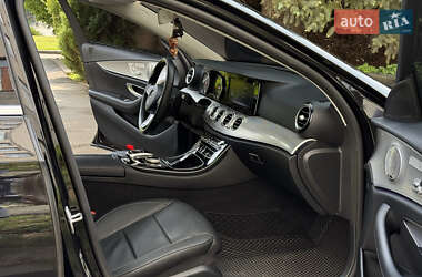 Седан Mercedes-Benz E-Class 2017 в  фото 37 Седан Mercedes-Benz E-Class 2017 в