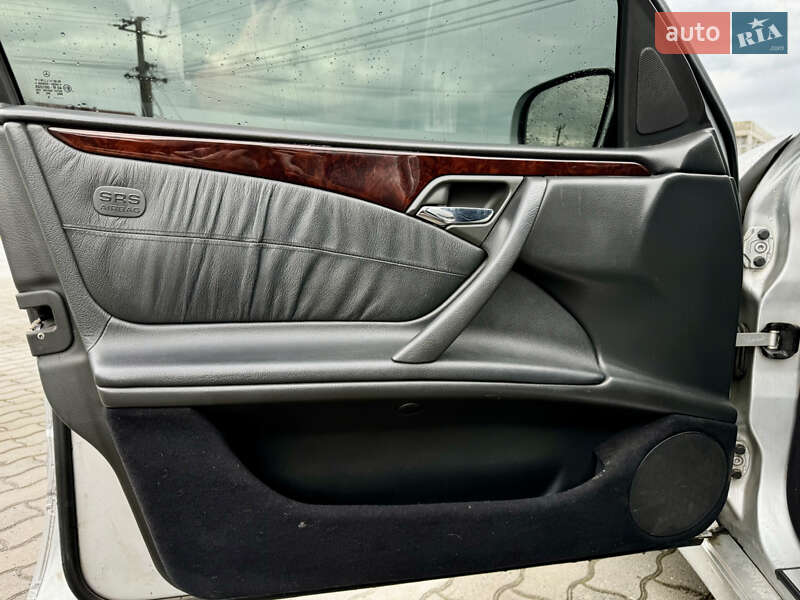 Седан Mercedes-Benz E-Class 2000 в Городке