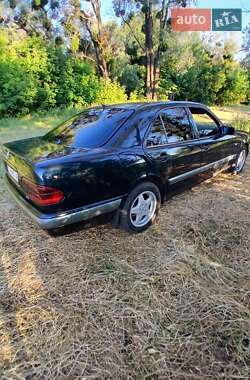 Седан Mercedes-Benz E-Class 1999 в Лубнах