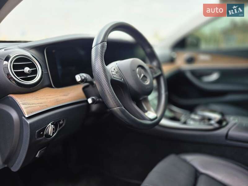 Седан Mercedes-Benz E-Class 2017 в Киеве