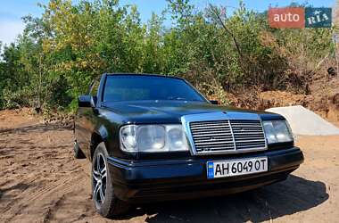 Седан Mercedes-Benz E-Class 1990 в 