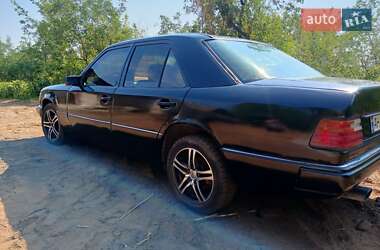 Седан Mercedes-Benz E-Class 1990 в 