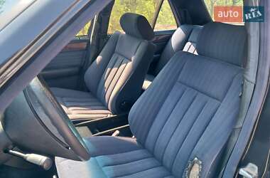 Седан Mercedes-Benz E-Class 1990 в 