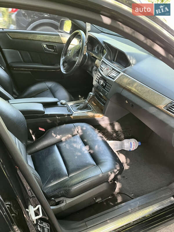 Седан Mercedes-Benz E-Class 2010 в Хмельницком