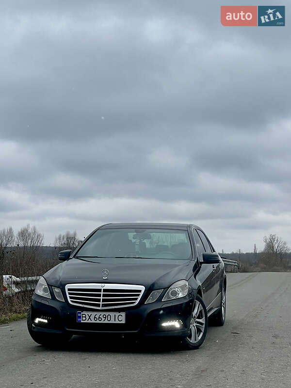 Седан Mercedes-Benz E-Class 2010 в Хмельницком
