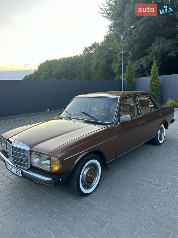 Седан Mercedes-Benz E-Class 1980 в Тернополе
