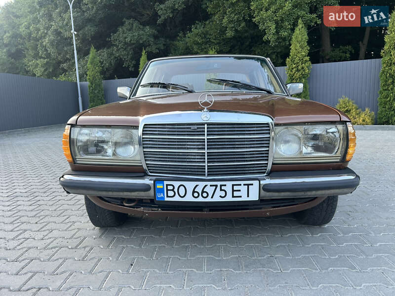 Седан Mercedes-Benz E-Class 1980 в Тернополе