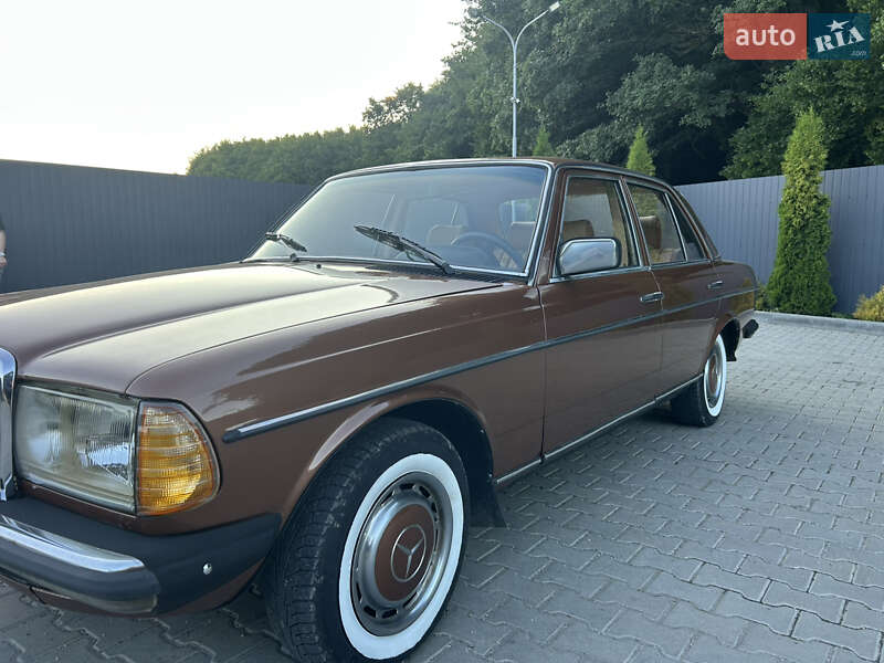 Седан Mercedes-Benz E-Class 1980 в Тернополе