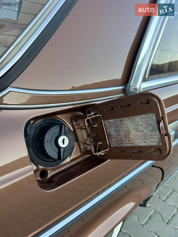 Седан Mercedes-Benz E-Class 1980 в Тернополе