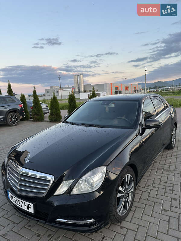 Седан Mercedes-Benz E-Class 2012 в Хусте