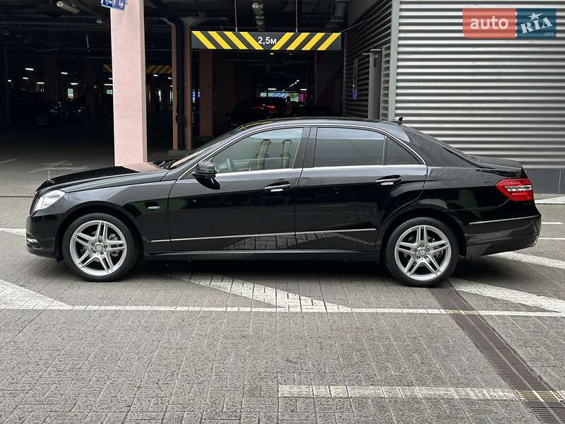 Седан Mercedes-Benz E-Class 2010 в Киеве