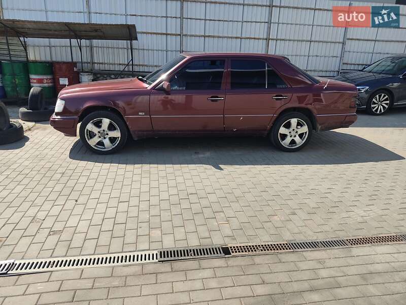 Седан Mercedes-Benz E-Class 1989 в Тернополе