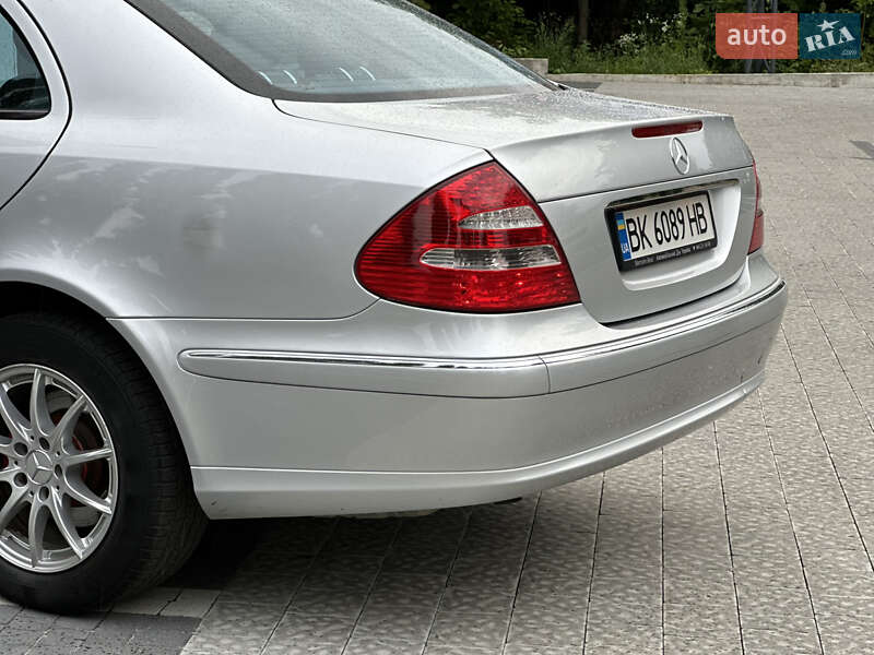 Седан Mercedes-Benz E-Class 2005 в Ровно