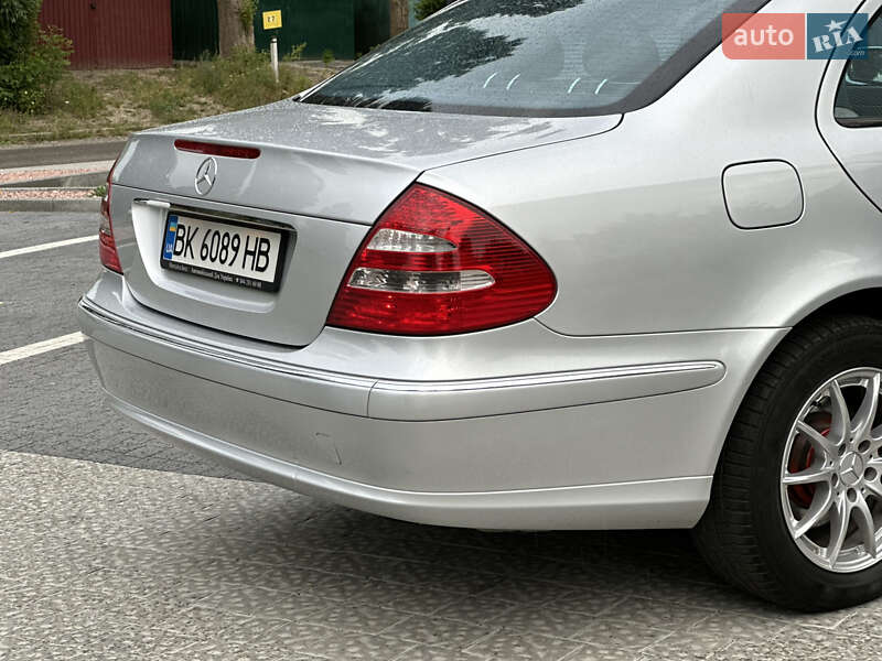 Седан Mercedes-Benz E-Class 2005 в Ровно