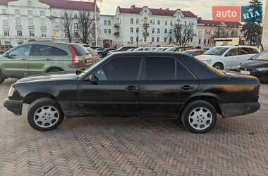 Седан Mercedes-Benz E-Class 1988 в Чернигове