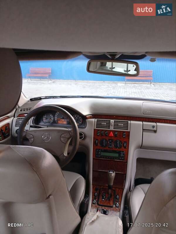 Седан Mercedes-Benz E-Class 2000 в Ржищеве