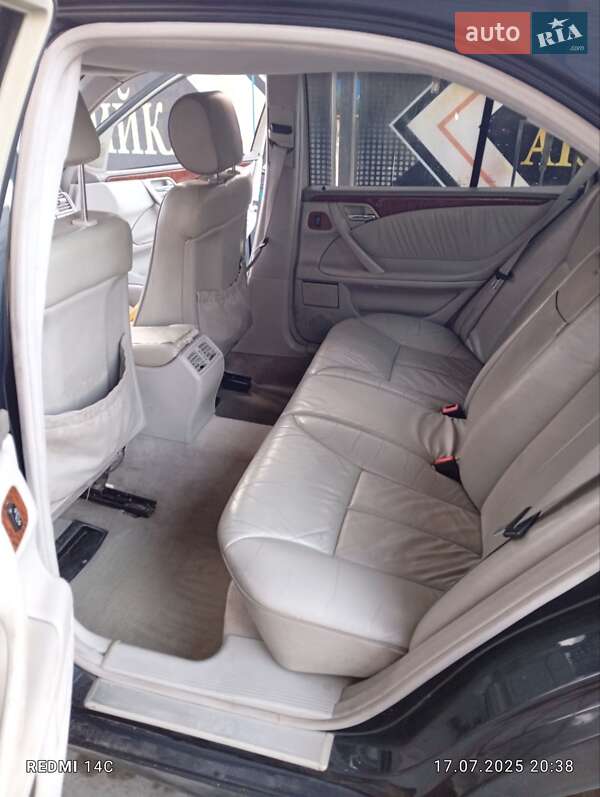 Седан Mercedes-Benz E-Class 2000 в Ржищеве