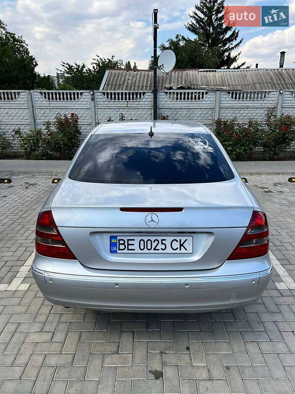 Седан Mercedes-Benz E-Class 2005 в Николаеве
