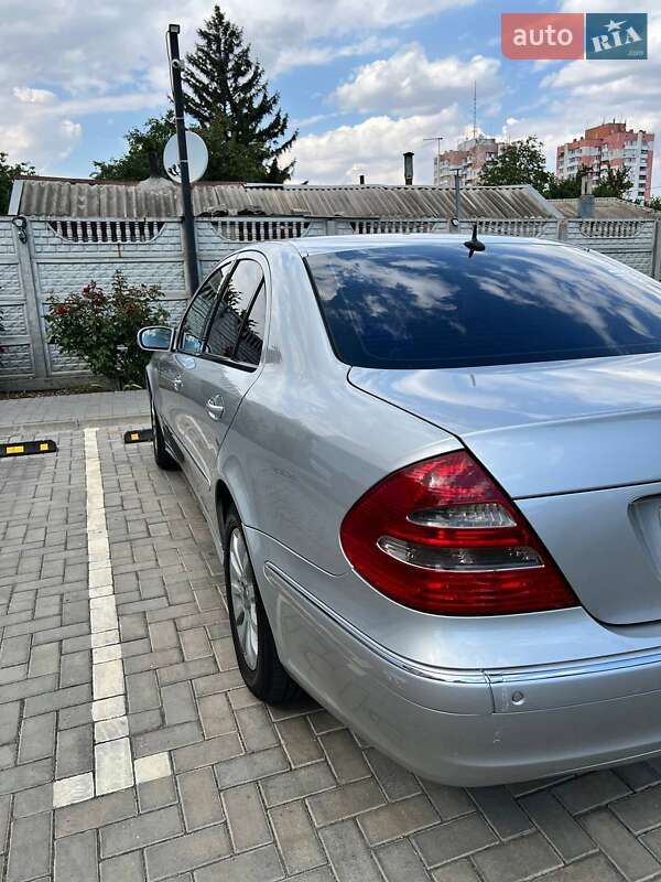 Седан Mercedes-Benz E-Class 2005 в Николаеве