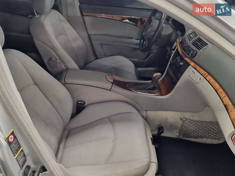 Седан Mercedes-Benz E-Class 2002 в Николаеве