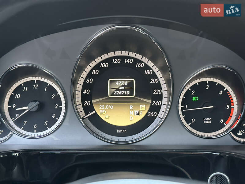 Седан Mercedes-Benz E-Class 2012 в Ямполе