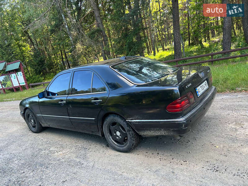 Седан Mercedes-Benz E-Class 1999 в Маневичах