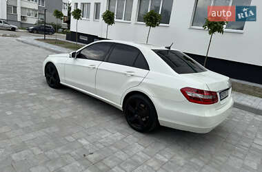 Седан Mercedes-Benz E-Class 2011 в Вараше