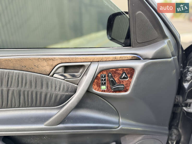Седан Mercedes-Benz E-Class 2001 в Львові