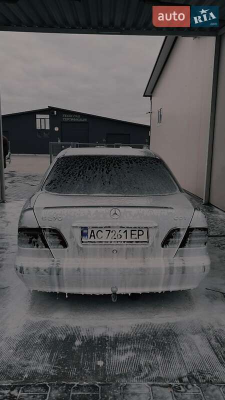 Седан Mercedes-Benz E-Class 2001 в Луцке