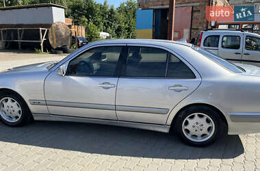 Седан Mercedes-Benz E-Class 2000 в 