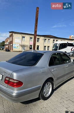 Седан Mercedes-Benz E-Class 2000 в 
