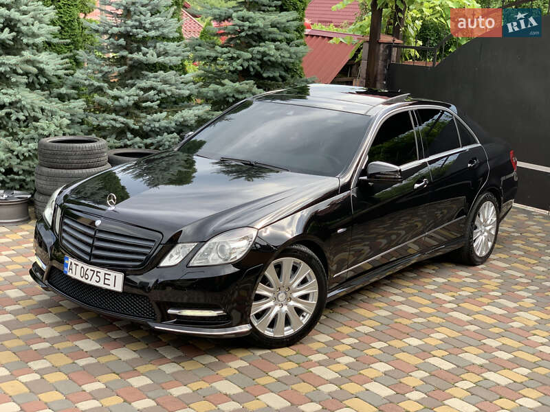 Седан Mercedes-Benz E-Class 2012 в Ивано-Франковске
