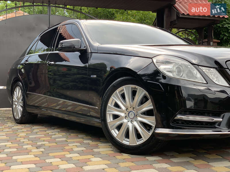 Седан Mercedes-Benz E-Class 2012 в Ивано-Франковске