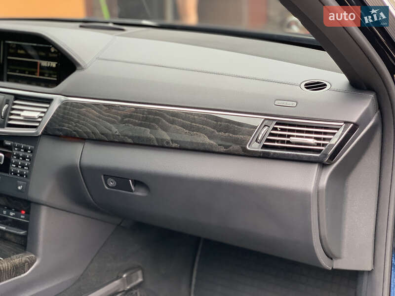 Седан Mercedes-Benz E-Class 2012 в Ивано-Франковске