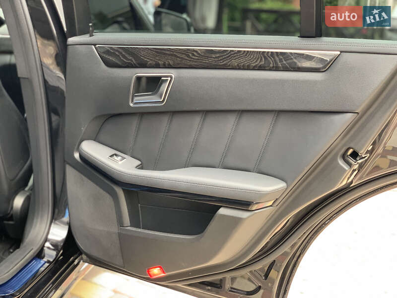 Седан Mercedes-Benz E-Class 2012 в Ивано-Франковске