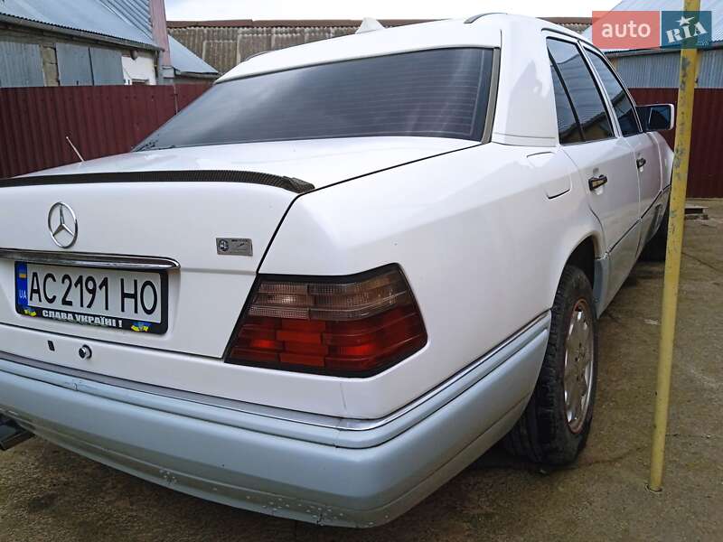 Седан Mercedes-Benz E-Class 1994 в Луцке