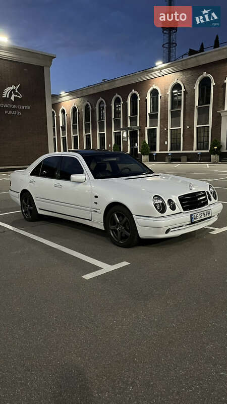 Седан Mercedes-Benz E-Class 1997 в Киеве