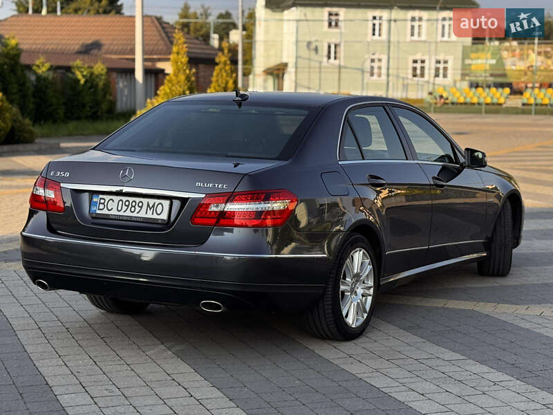 Седан Mercedes-Benz E-Class 2011 в Львове