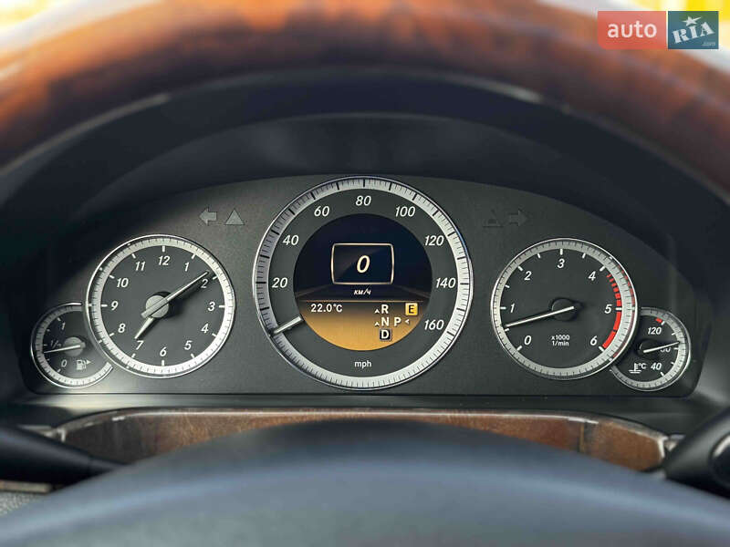 Седан Mercedes-Benz E-Class 2011 в Львове