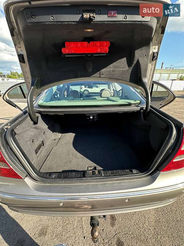 Седан Mercedes-Benz E-Class 2003 в Рівному