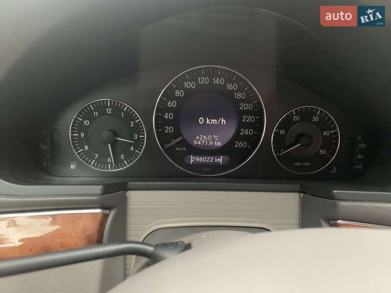 Седан Mercedes-Benz E-Class 2003 в Рівному
