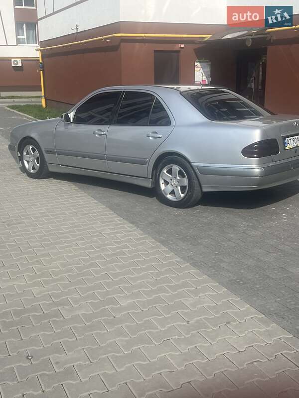 Седан Mercedes-Benz E-Class 2000 в Івано-Франківську
