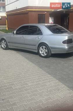 Седан Mercedes-Benz E-Class 2000 в 