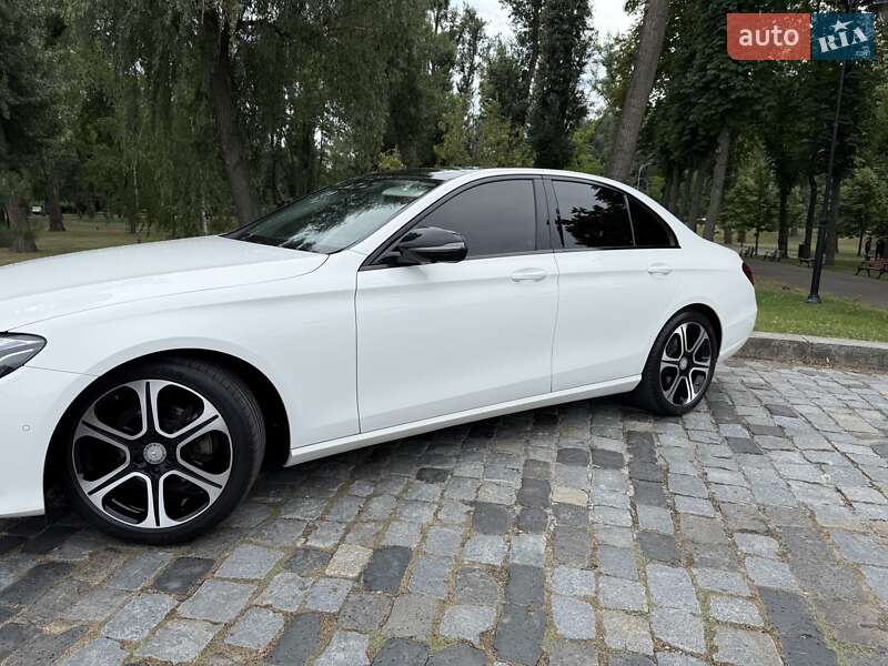 Седан Mercedes-Benz E-Class 2016 в Киеве