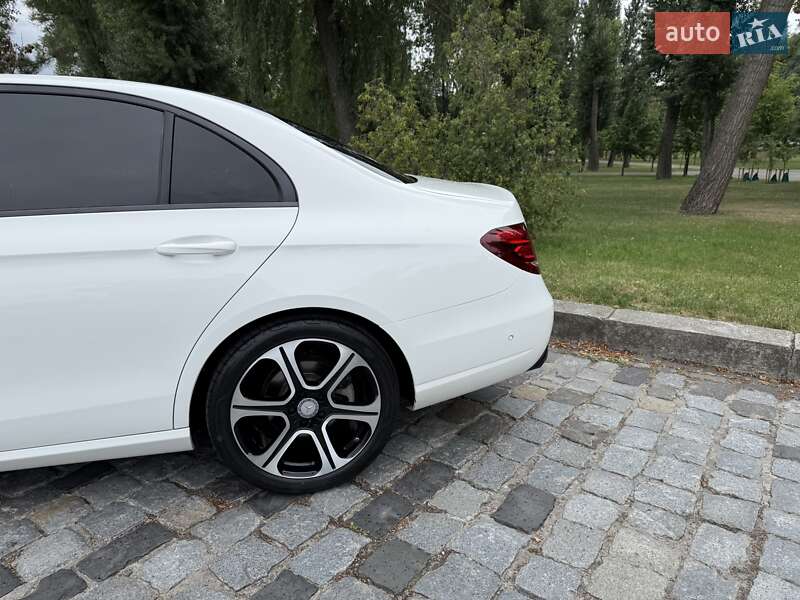 Седан Mercedes-Benz E-Class 2016 в Киеве