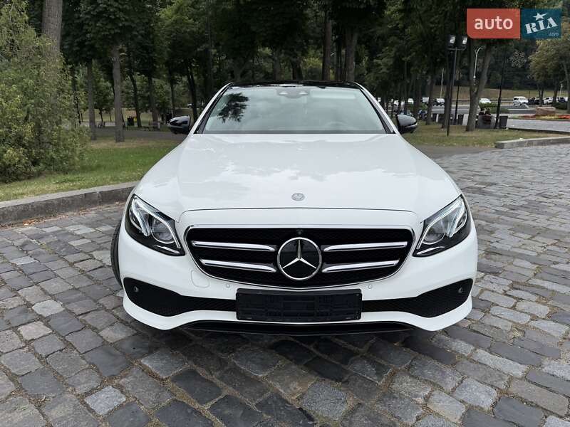 Седан Mercedes-Benz E-Class 2016 в Киеве