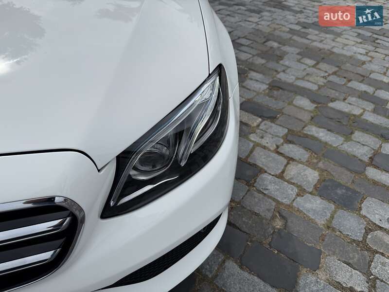 Седан Mercedes-Benz E-Class 2016 в Киеве