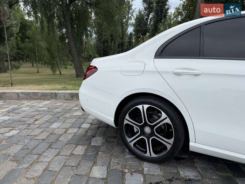 Седан Mercedes-Benz E-Class 2016 в Киеве