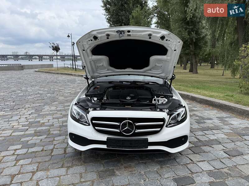 Седан Mercedes-Benz E-Class 2016 в Киеве