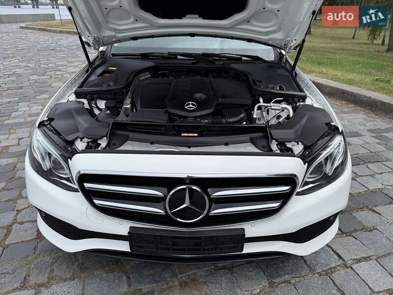 Седан Mercedes-Benz E-Class 2016 в Киеве